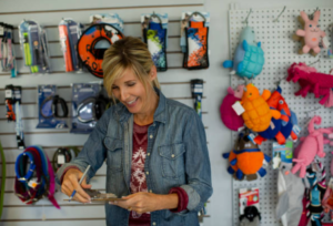 alt "responsable de magasin animalerie"